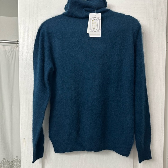 Women's Blue Turtleneck 100% Merino wool Sweater - Picture 2 of 2